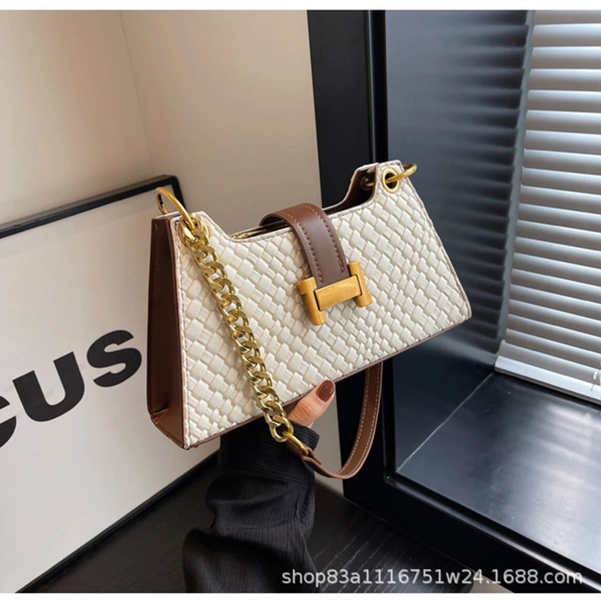 Square Shape High-Grade Stone Pattern Shoulder Bag